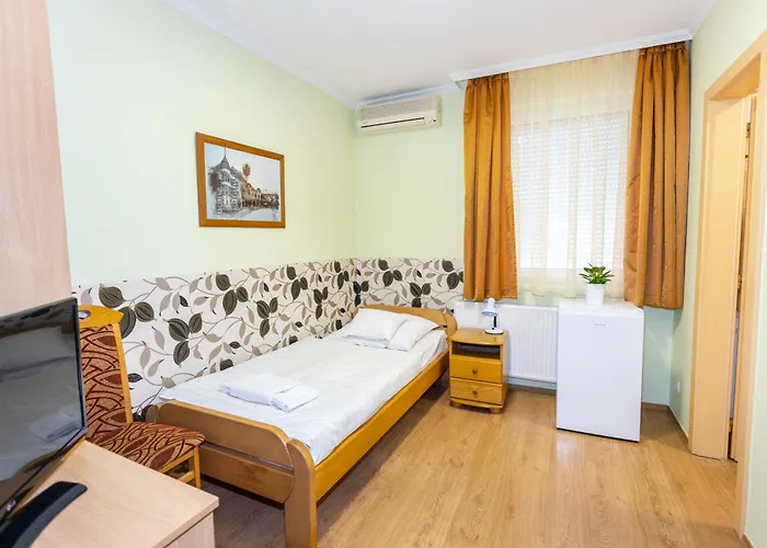 Belvarosi Panzio 3*